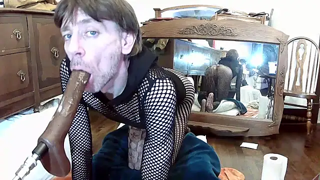 Snapshot of MaxJr8008 chatting on November 3, 8:48 am MaxJr8008 online show from November 3, 8:48 am