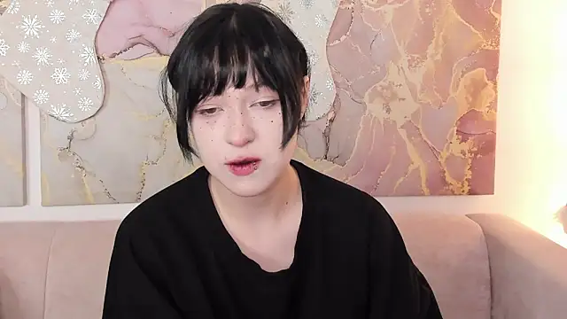 Snapshot of fiamoory chatting on December 16, 1:21 am fiamoory online show from December 16, 1:21 am