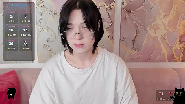 fiamoory online show from April 4, 1:15 am