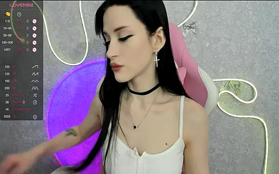 Snapshot of Molly_Crystall chatting on April 8, 4:34 am Molly Crystall online show from April 8, 4:34 am