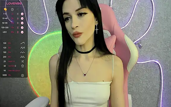 Snapshot of Molly_Crystall chatting on April 19, 4:34 am Molly Crystall online show from April 19, 4:34 am