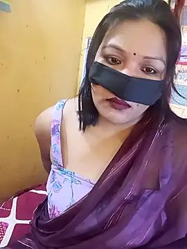 Snapshot of Radhikadavi879 chatting on February 18, 4:37 am Radhikadavi879 online show from February 18, 4:37 am
