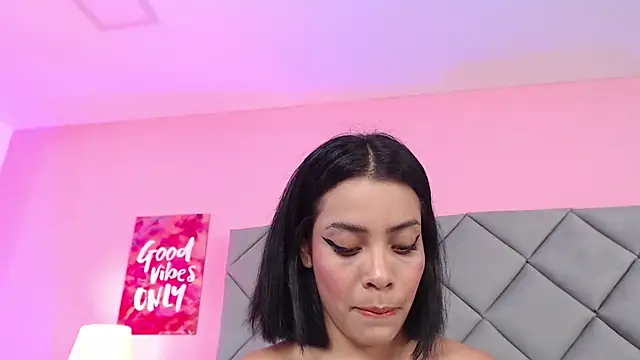 SaraSchmitt online show from March 8, 7:20 pm