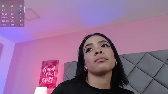 SaraSchmitt online show from March 18, 7:10 pm