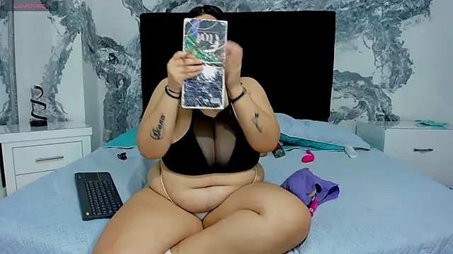 JulietaKane online show from October 28, 5:00 am