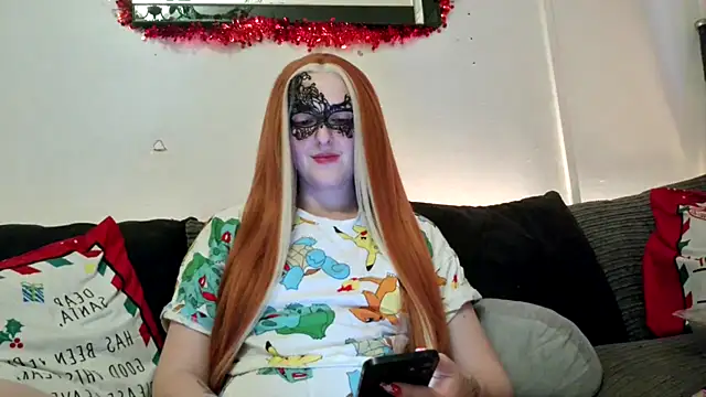 LexiSnowUK online show from December 4, 7:12 pm