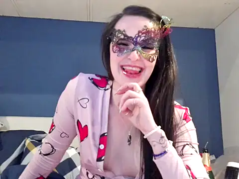 LexiSnowUK online show from January 2, 8:35 pm