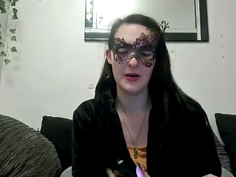 LexiSnowUK online show from January 7, 9:29 am