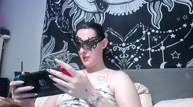 LexiSnowUK online show from February 22, 9:04 pm