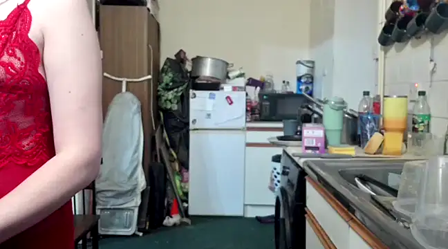 LexiSnowUK online show from March 3, 5:39 pm