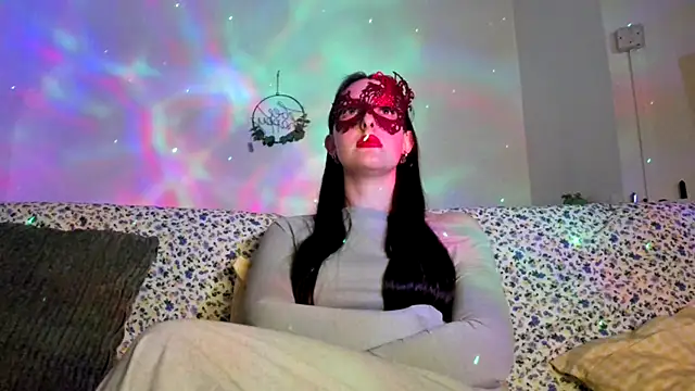 LexiSnowUK online show from December 3, 10:30 pm