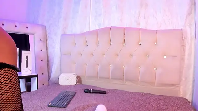 Strella ferrera online show from December 19, 9:11 pm