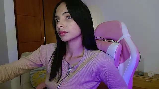 Snapshot of AnnitaSerna_ chatting on April 1, 3:29 am AnnitaSerna online show from April 1, 3:29 am