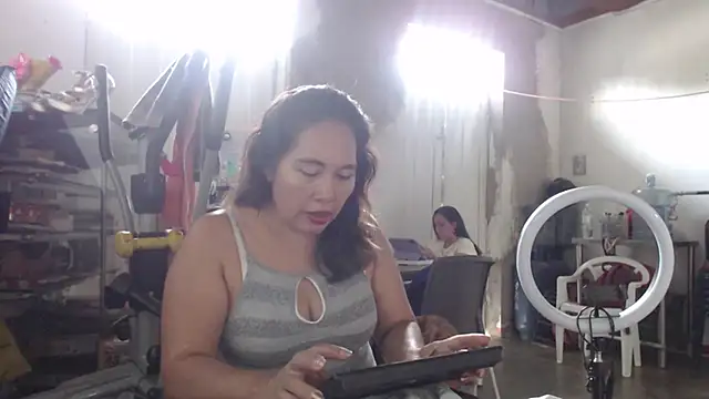 anniecoopeer online show from February 5, 8:04 pm