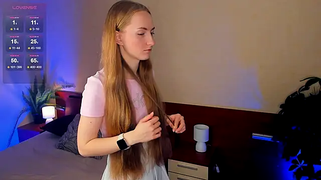 EsmaCarll online show from December 6, 9:02 pm