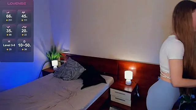 EsmaCarll online show from December 21, 8:10 pm