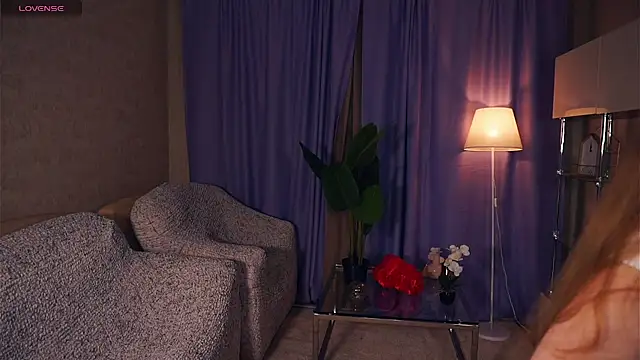 EsmaCarll online show from January 10, 8:15 pm