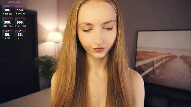 EsmaCarll online show from December 13, 8:14 pm