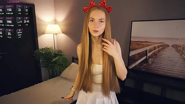 EsmaCarll online show from December 20, 8:27 pm