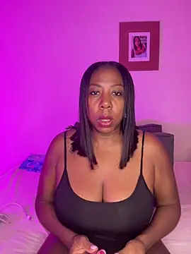 Snapshot of IsabellaaSmith chatting on June 4, 1:33 am IsabellaaSmith online show from June 4, 1:33 am