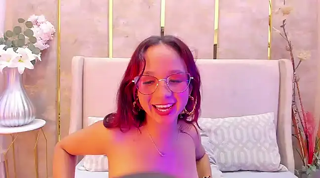 MelanieRoah online show from March 22, 1:54 am