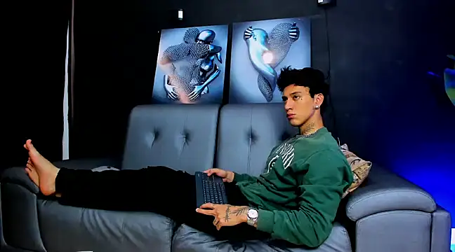 JUSTIN FULLER1 online show from December 5, 3:06 pm