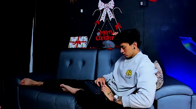 JUSTIN FULLER1 online show from December 10, 12:16 pm