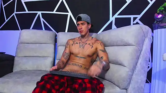 JUSTIN FULLER1 online show from February 1, 10:55 pm