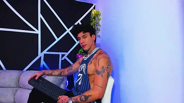 JUSTIN FULLER1 online show from February 2, 8:30 pm