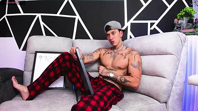 JUSTIN FULLER1 online show from March 2, 7:34 pm