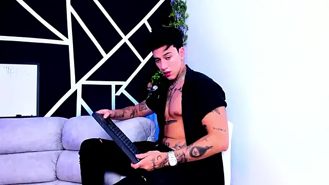 JUSTIN FULLER1 online show from March 7, 9:06 pm