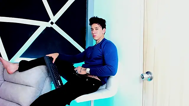 JUSTIN FULLER1 online show from September 19, 7:03 pm