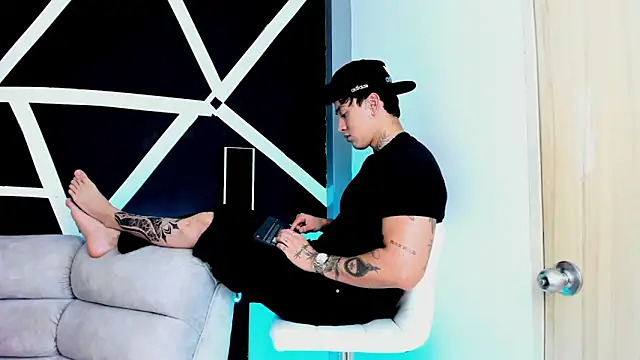 JUSTIN FULLER1 online show from September 30, 8:58 pm