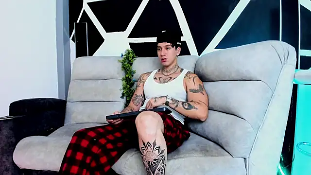 JUSTIN FULLER1 online show from October 10, 3:33 pm