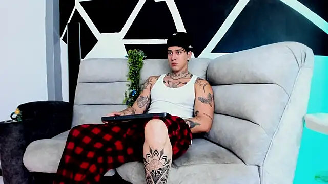 JUSTIN FULLER1 online show from October 23, 4:17 pm