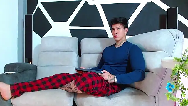 JUSTIN FULLER1 online show from November 29, 5:38 pm