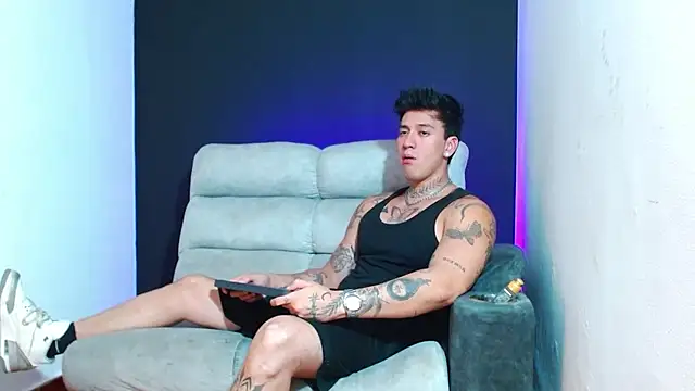 JUSTIN FULLER1 online show from February 2, 2:32 am