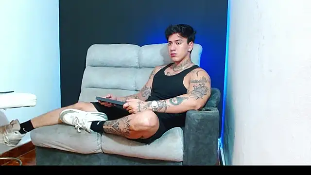 JUSTIN FULLER1 online show from June 17, 8:54 pm