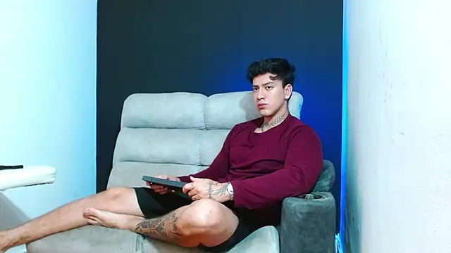 JUSTIN FULLER1 online show from June 23, 3:54 pm