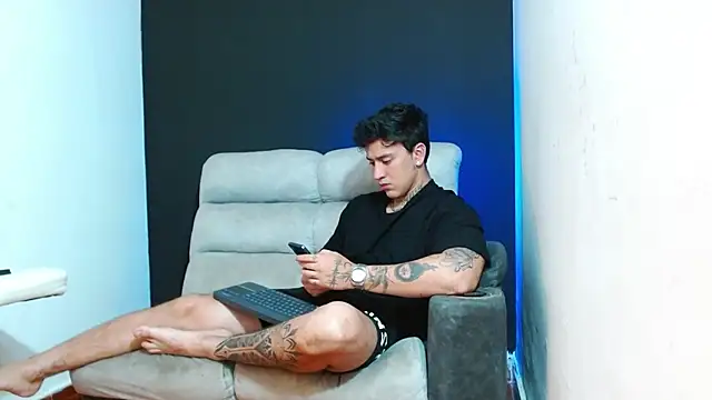 JUSTIN FULLER1 online show from June 26, 12:59 am