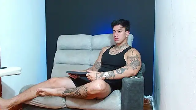 JUSTIN FULLER1 online show from July 4, 11:00 pm