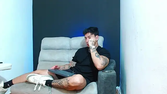 JUSTIN FULLER1 online show from July 7, 1:08 am