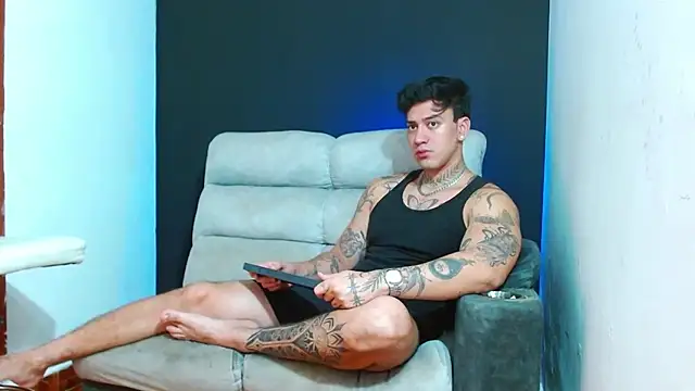 JUSTIN FULLER1 online show from July 8, 4:22 pm