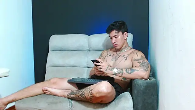 JUSTIN FULLER1 online show from July 9, 5:00 am