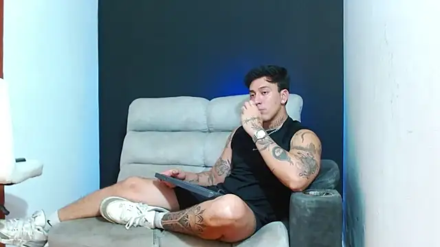 JUSTIN FULLER1 online show from July 12, 4:14 am