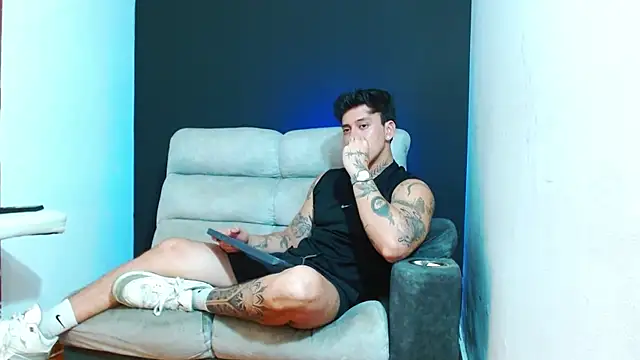 JUSTIN FULLER1 online show from July 14, 8:58 pm