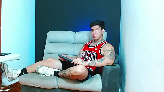 JUSTIN FULLER1 online show from July 16, 12:38 am