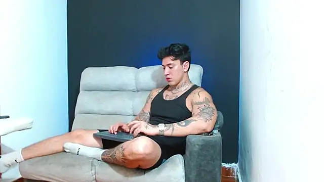 JUSTIN FULLER1 online show from July 17, 12:17 am