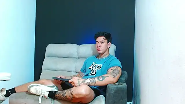JUSTIN FULLER1 online show from July 21, 11:51 pm