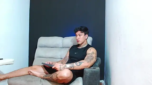 JUSTIN FULLER1 online show from August 2, 4:16 pm